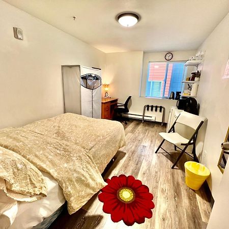 Micro Studio Apartment 10 Minutes Walk To University Of Washington シアトル エクステリア 写真